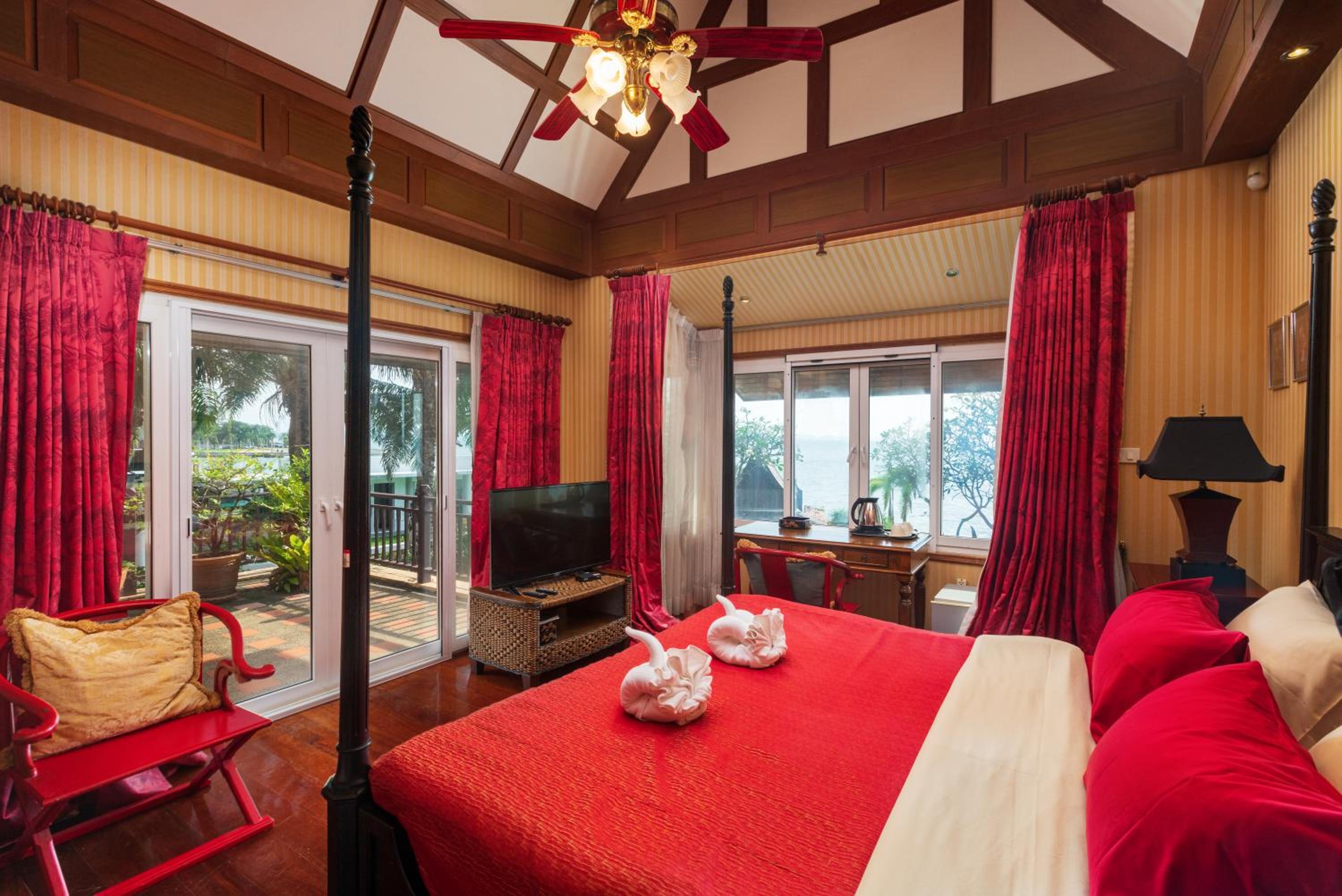 Gala Beachfront Villa