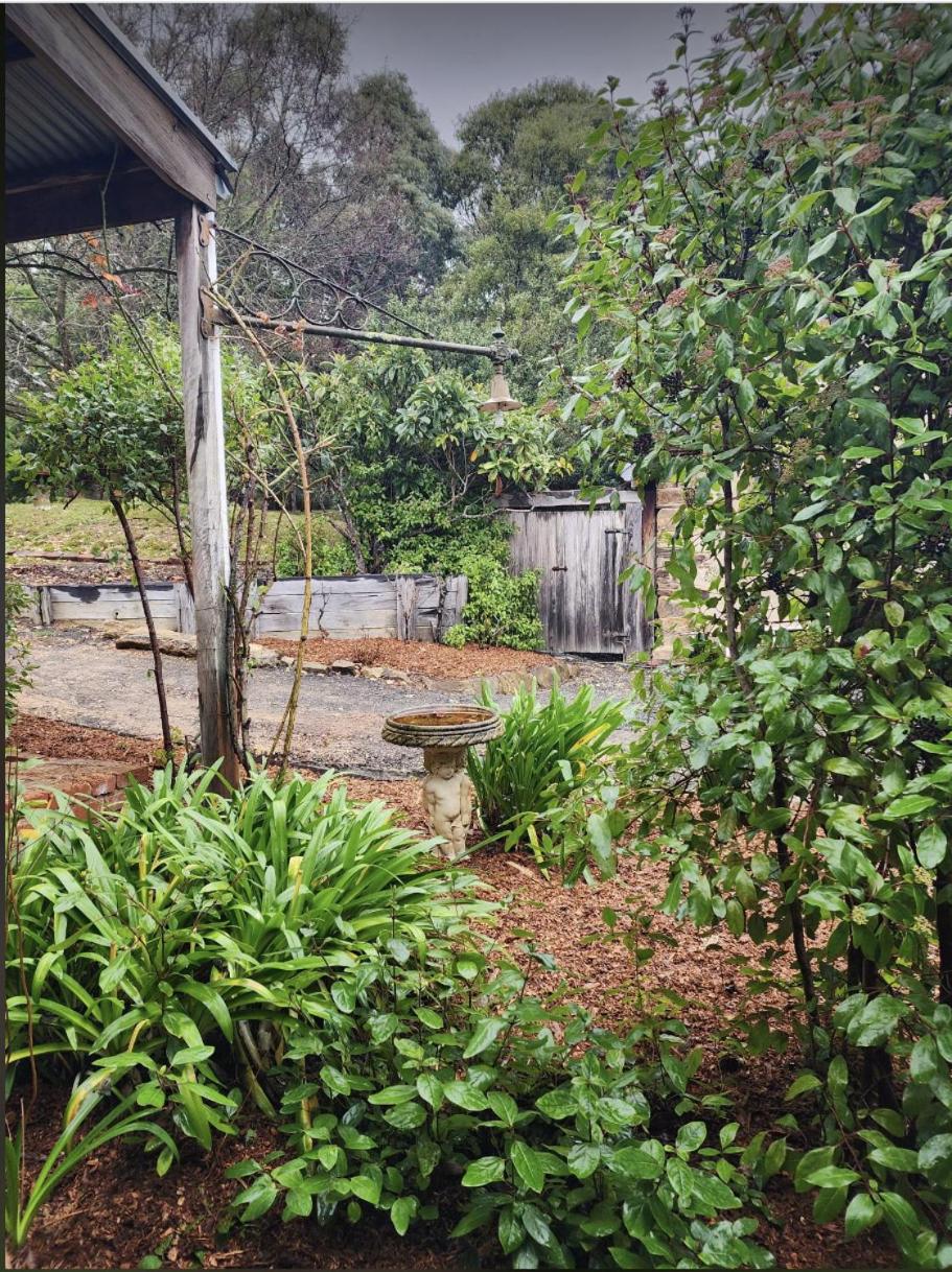 Daylesford FROG HOLLOW ESTATE- The Retreat - Newly renovated ONE BEDROOM RETREAT with Queen Bed