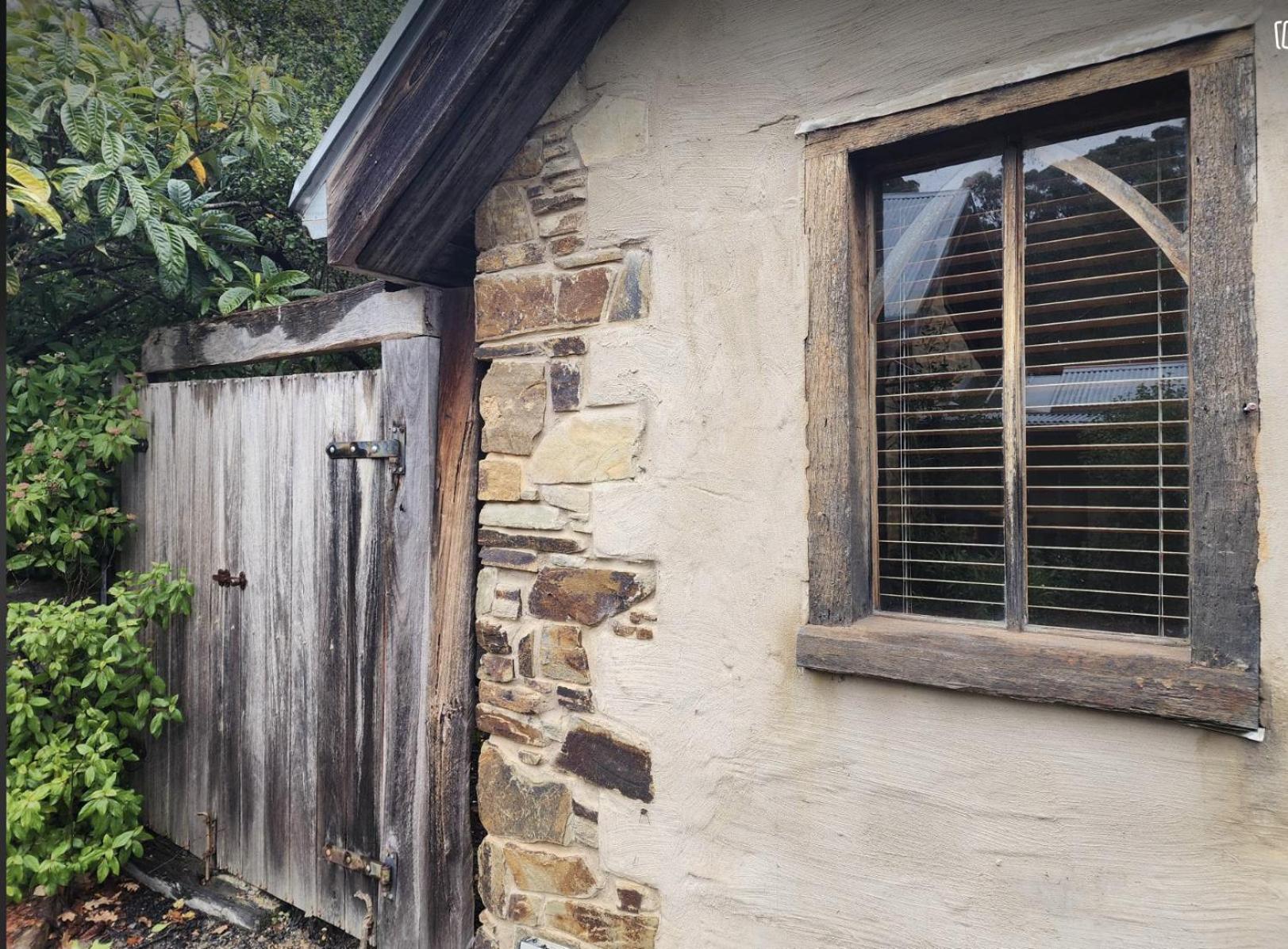 Daylesford FROG HOLLOW ESTATE- The Retreat - Newly renovated ONE BEDROOM RETREAT with Queen Bed