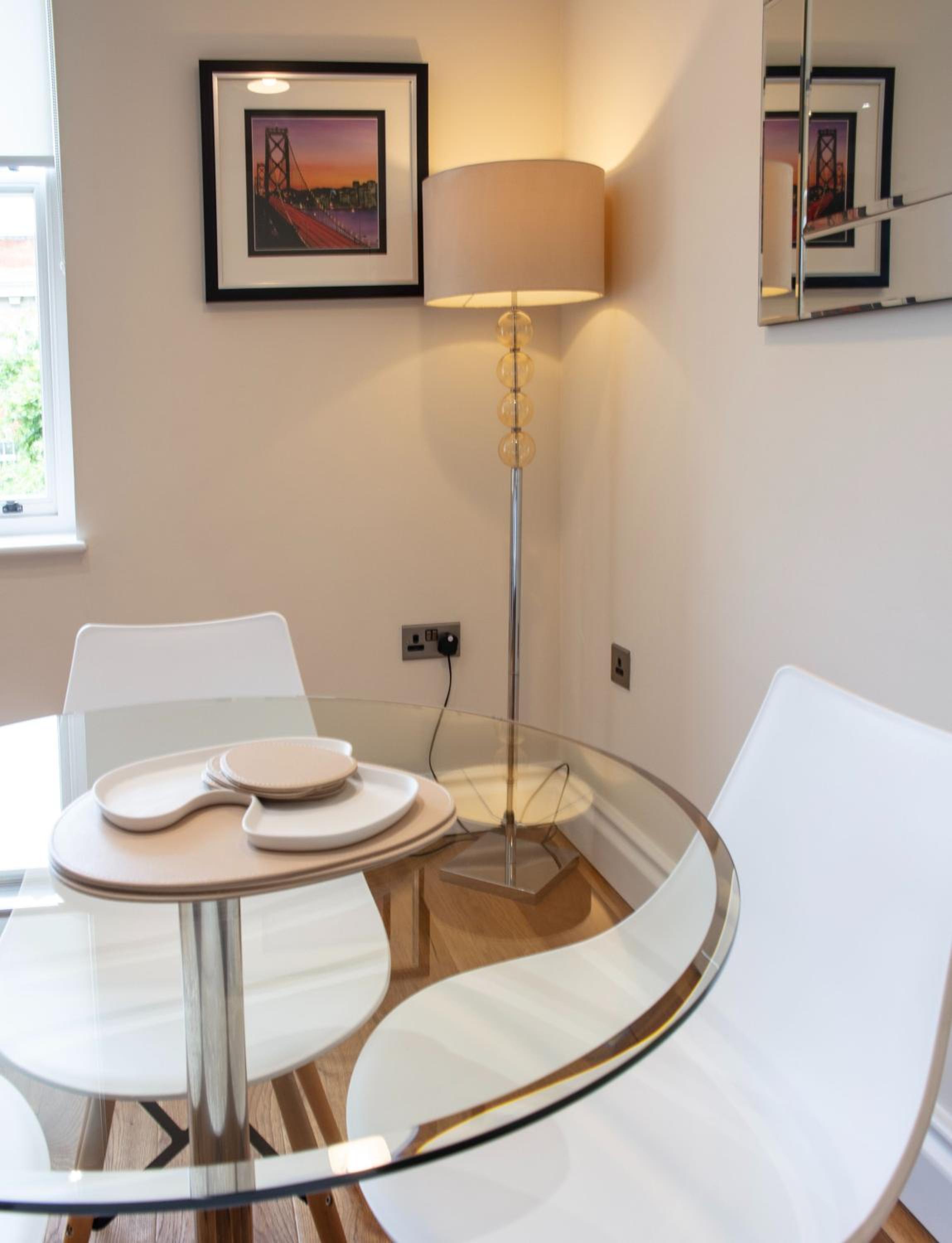 Kensington High Street One Bed with Air Con