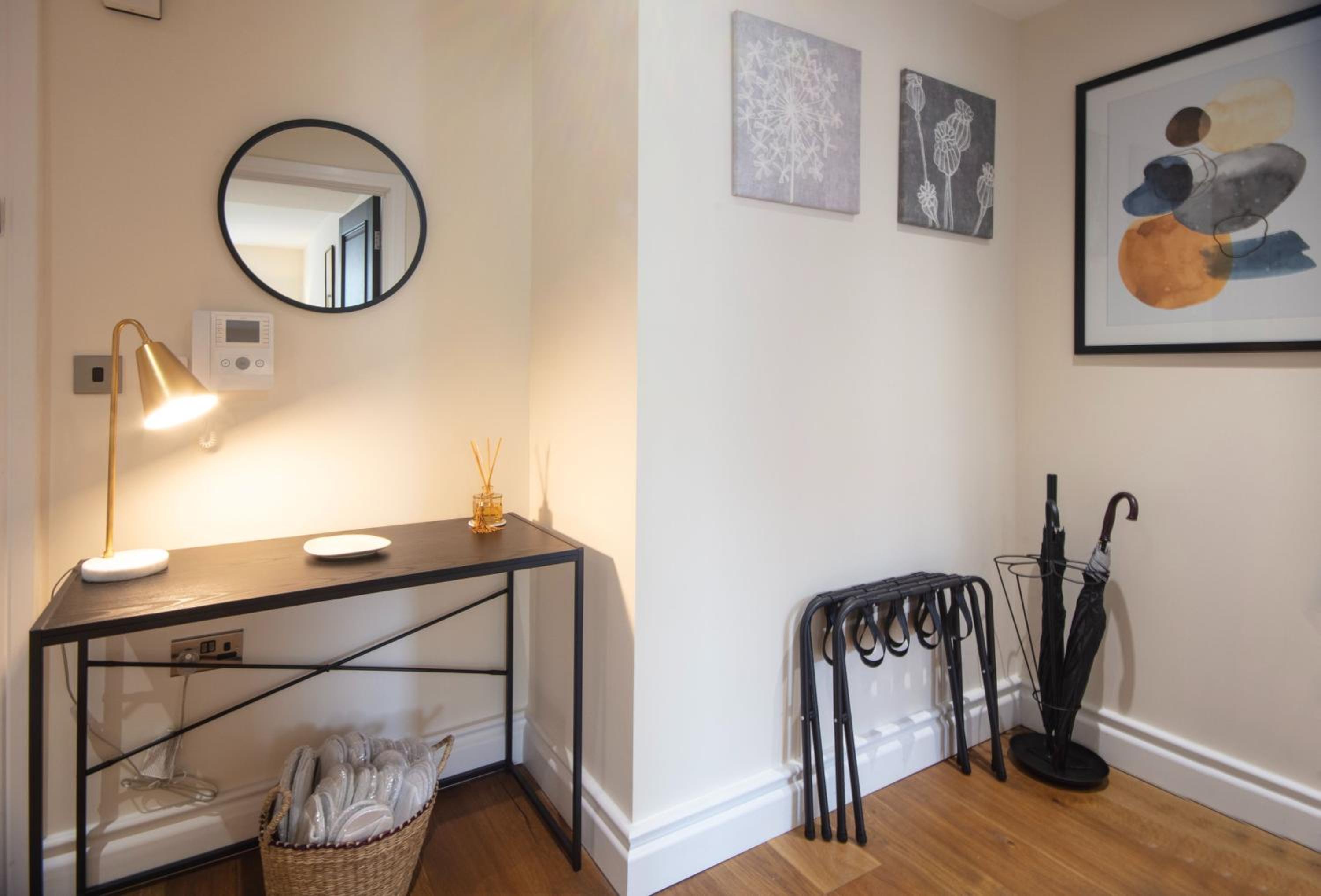 Kensington High Street One Bed with Air Con
