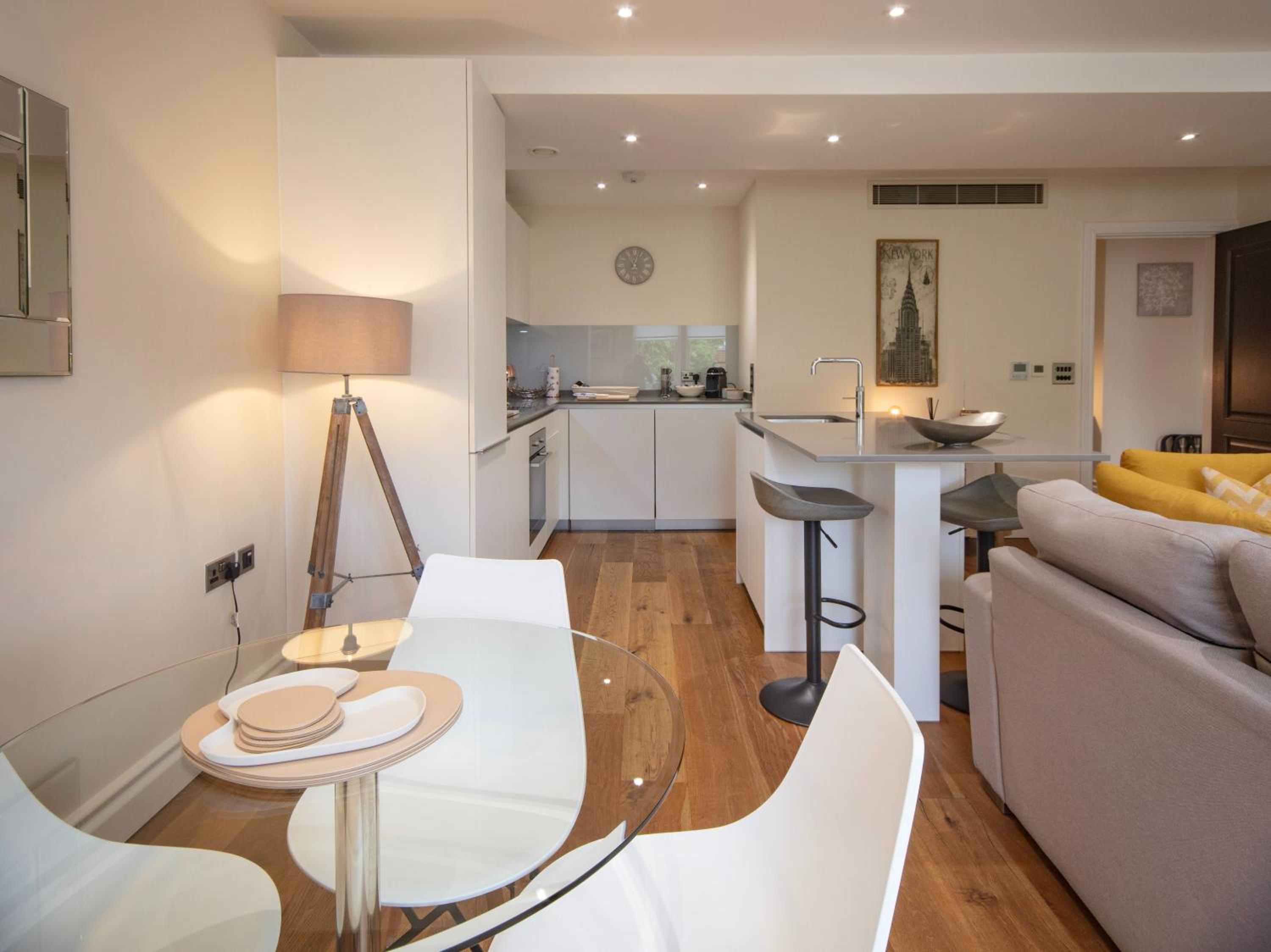 Kensington High Street One Bed with Air Con