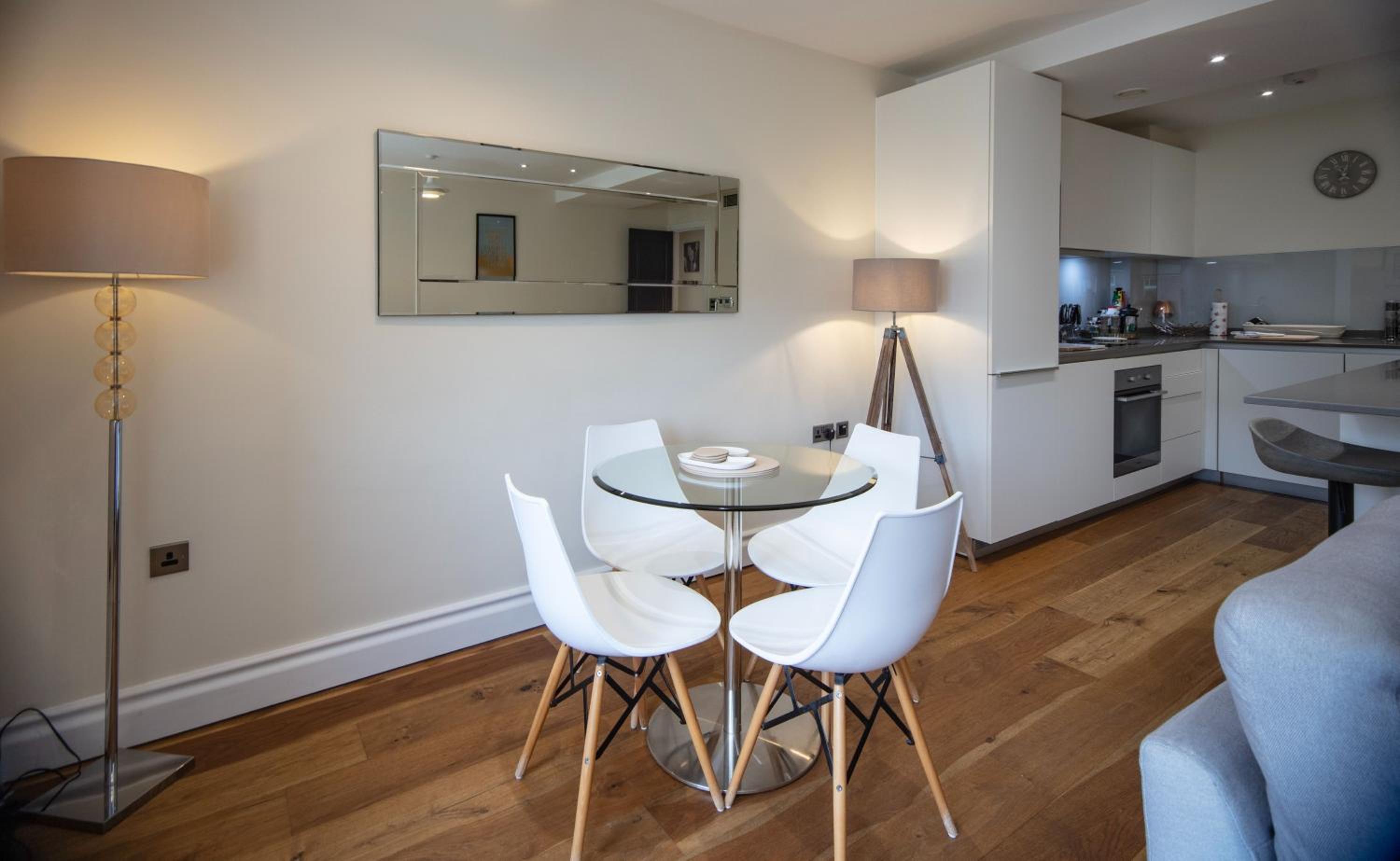 Kensington High Street One Bed with Air Con