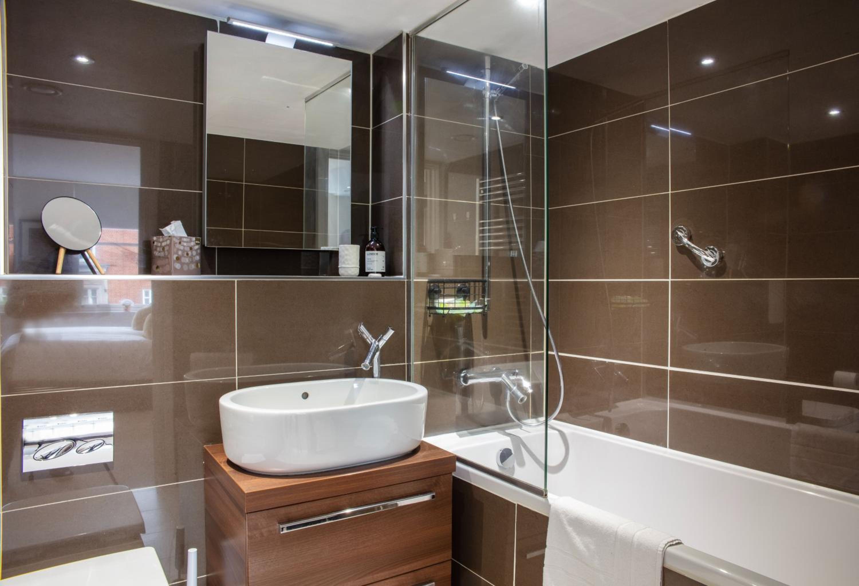 Kensington High Street One Bed with Air Con
