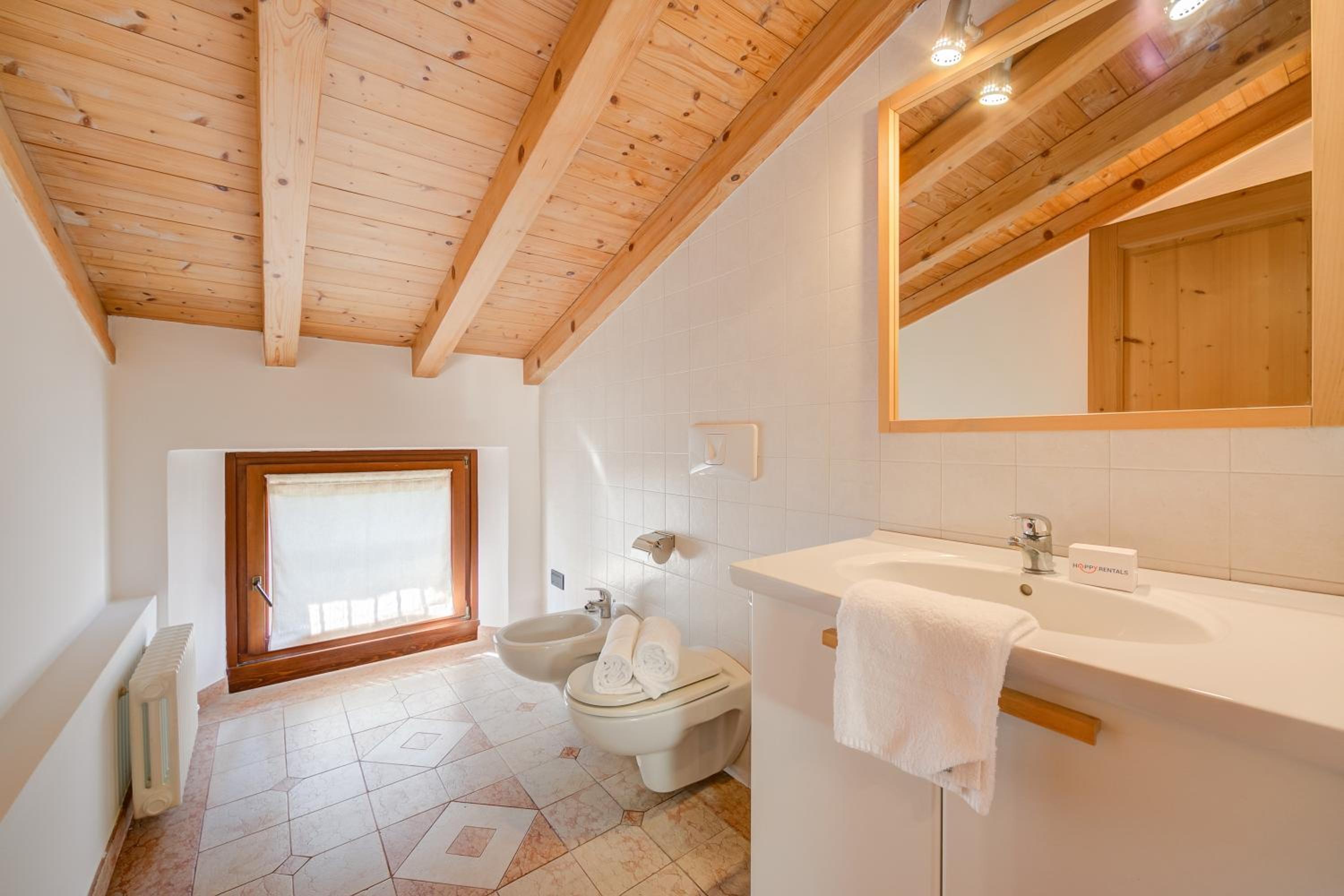 Casa Mondragon In Lazise - Happy Rentals view 3