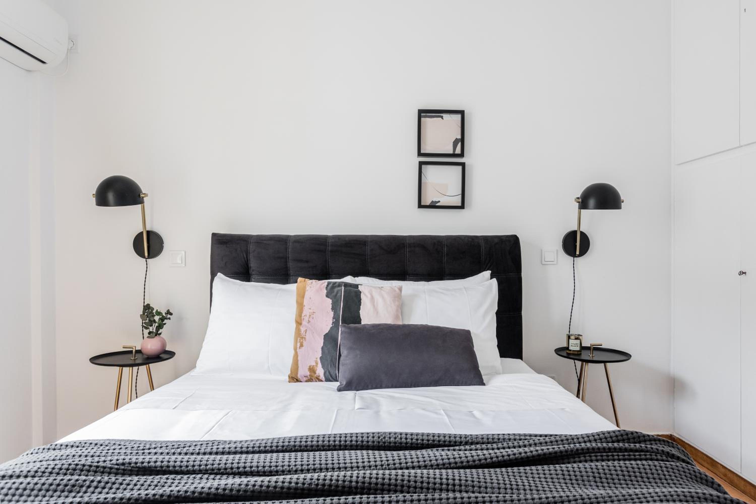 Central Cozy Apartments in Plaka by UPSTREET