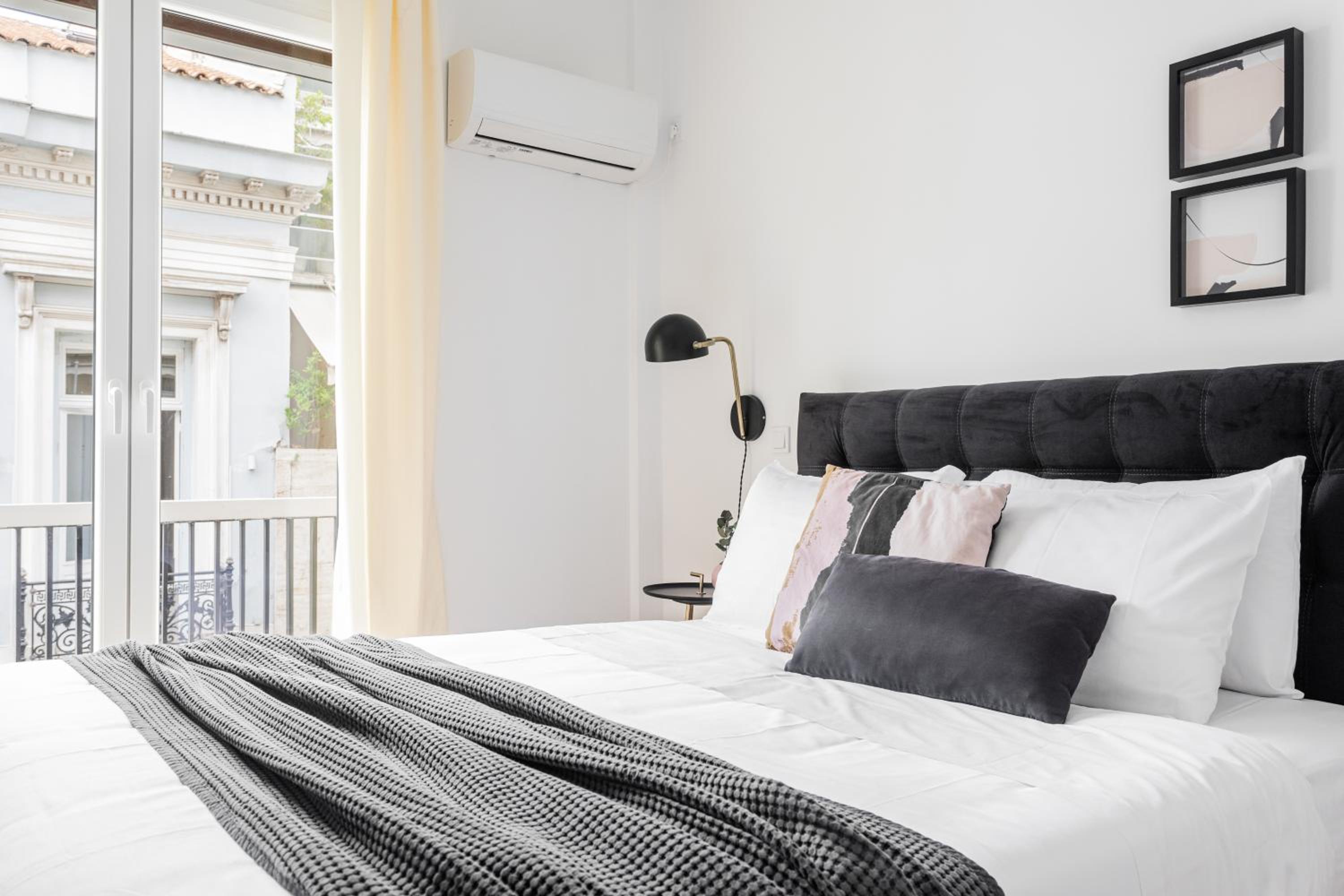 Central Cozy Apartments in Plaka by UPSTREET