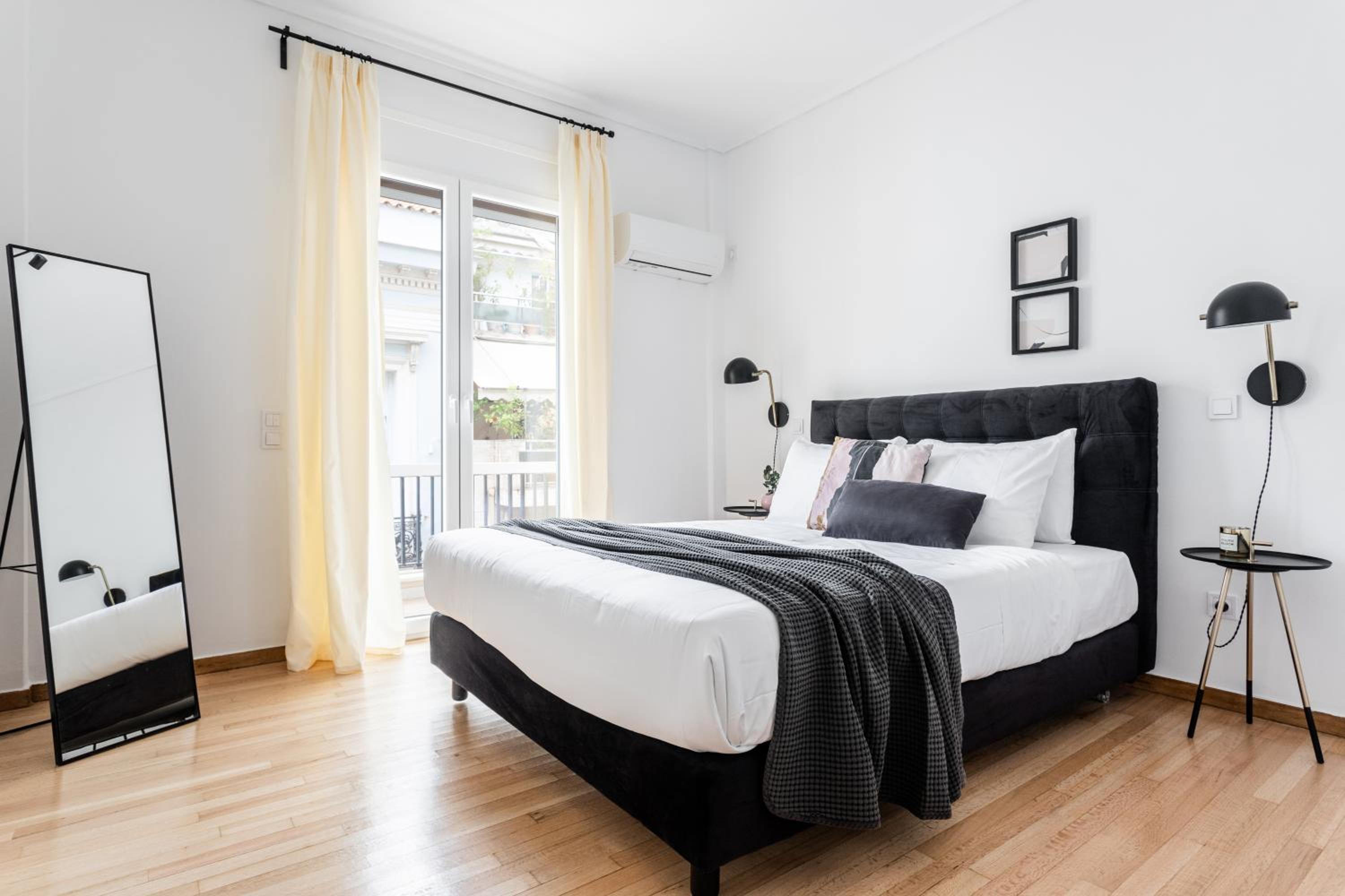 Central Cozy Apartments in Plaka by UPSTREET