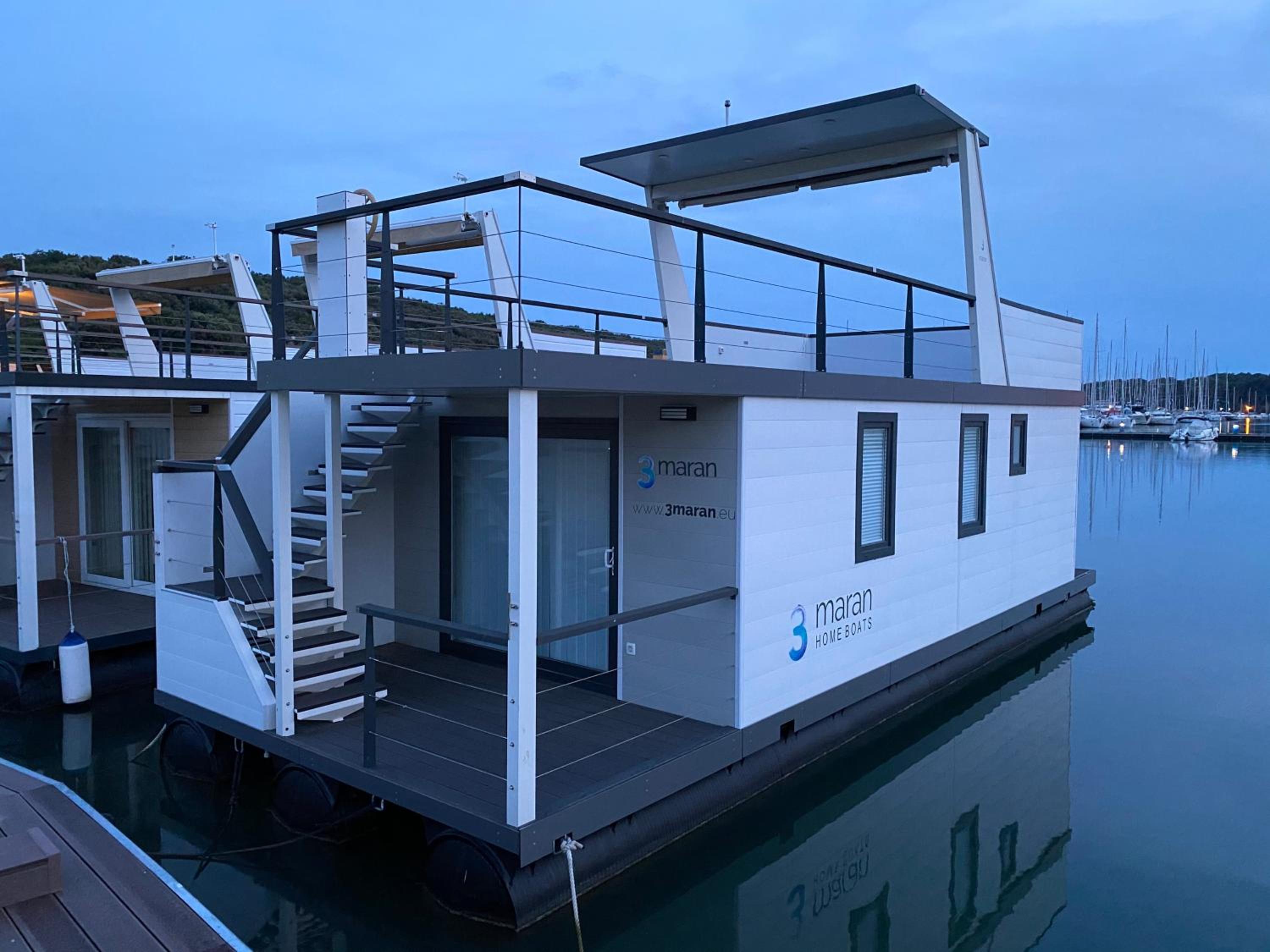 Hotel Floating house ARENA 3 - Image 1