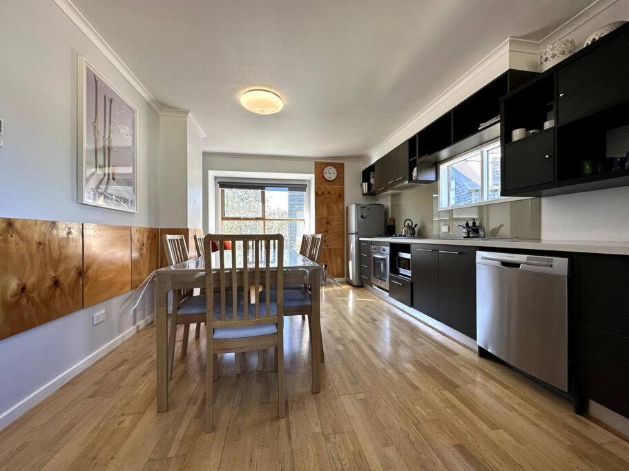 Cape Cod Chalet, alpine-getaways