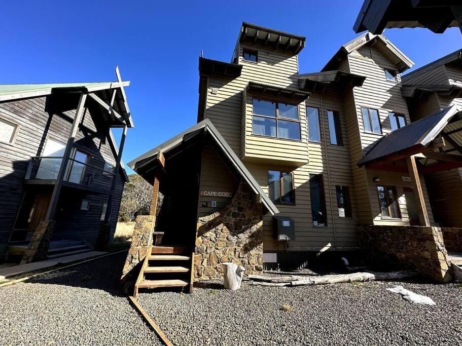 Cape Cod Chalet, alpine-getaways