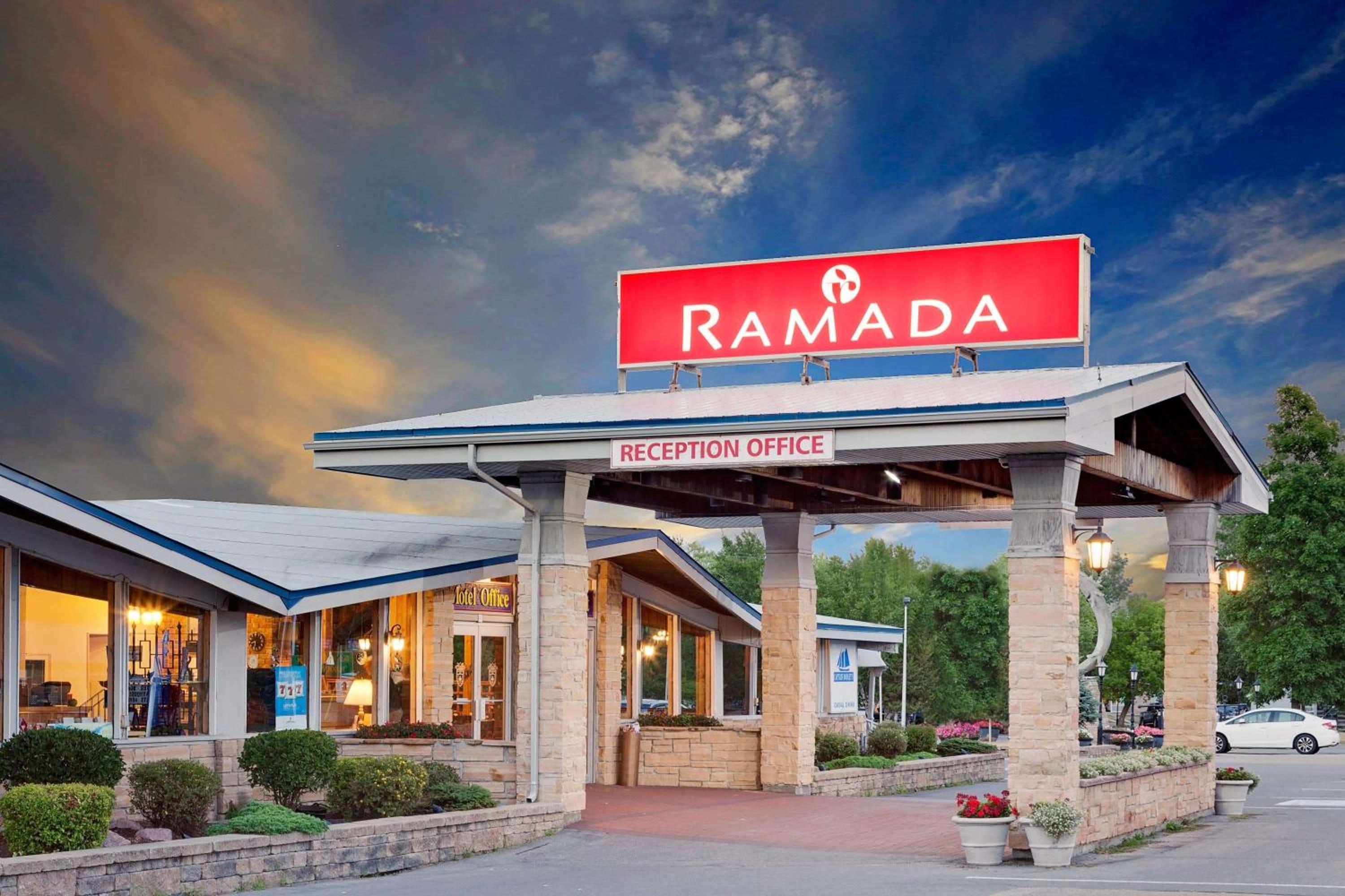 Gananoque Vacations - Ramada by Wyndham Gananoque Provincial Inn - Property Image 1