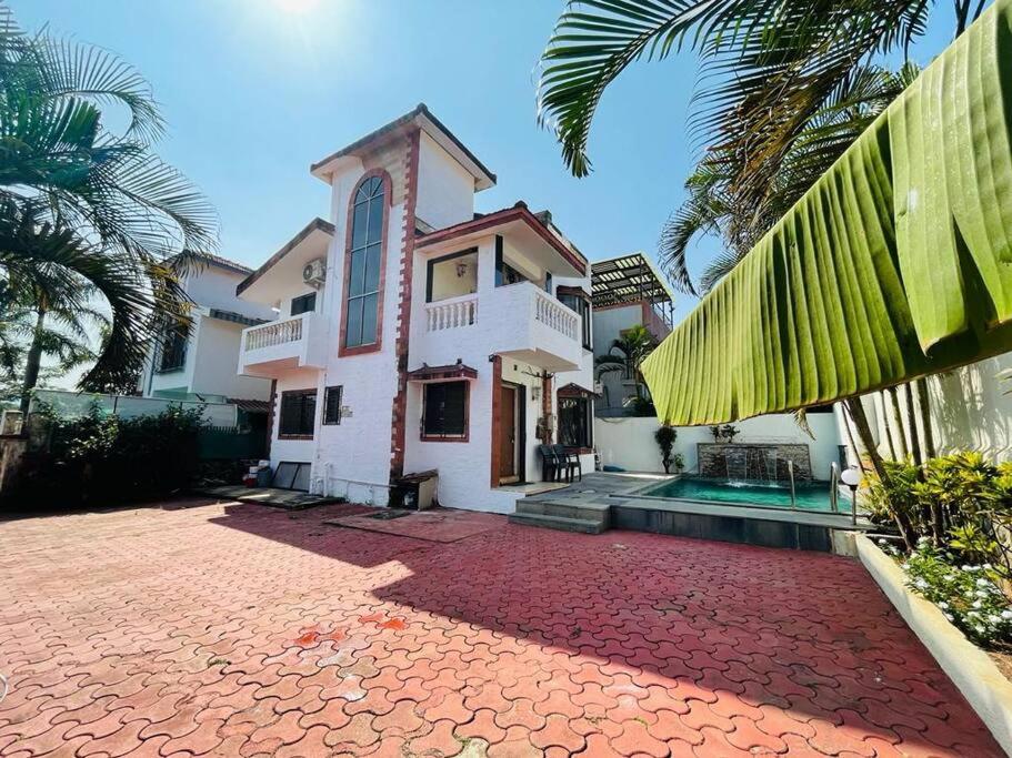 The Perfect Stays Para Disco BIG POOL Villa view 4
