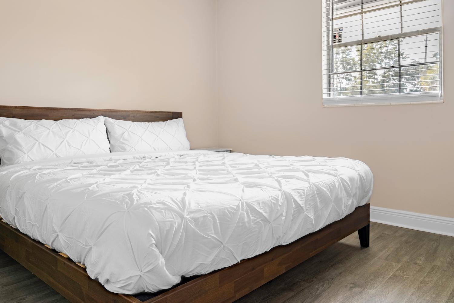 Jacksonville Retreat: Unwind in Style at our Cozy Duplex Apartment view 3