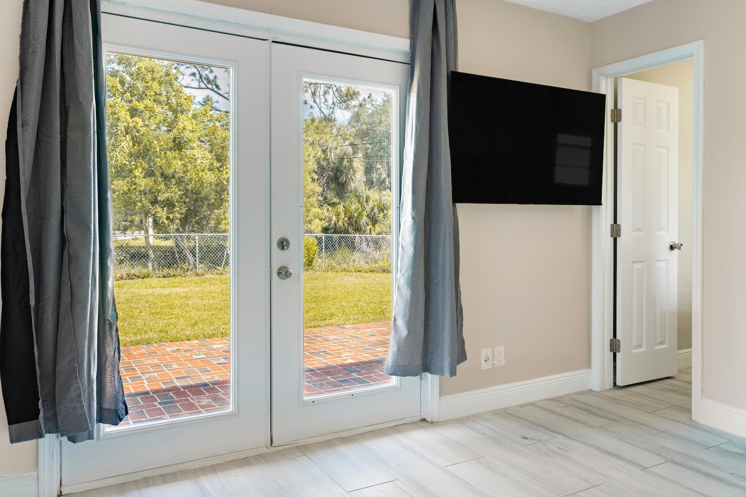 Jacksonville Retreat: Unwind in Style at our Cozy Duplex Apartment view 5