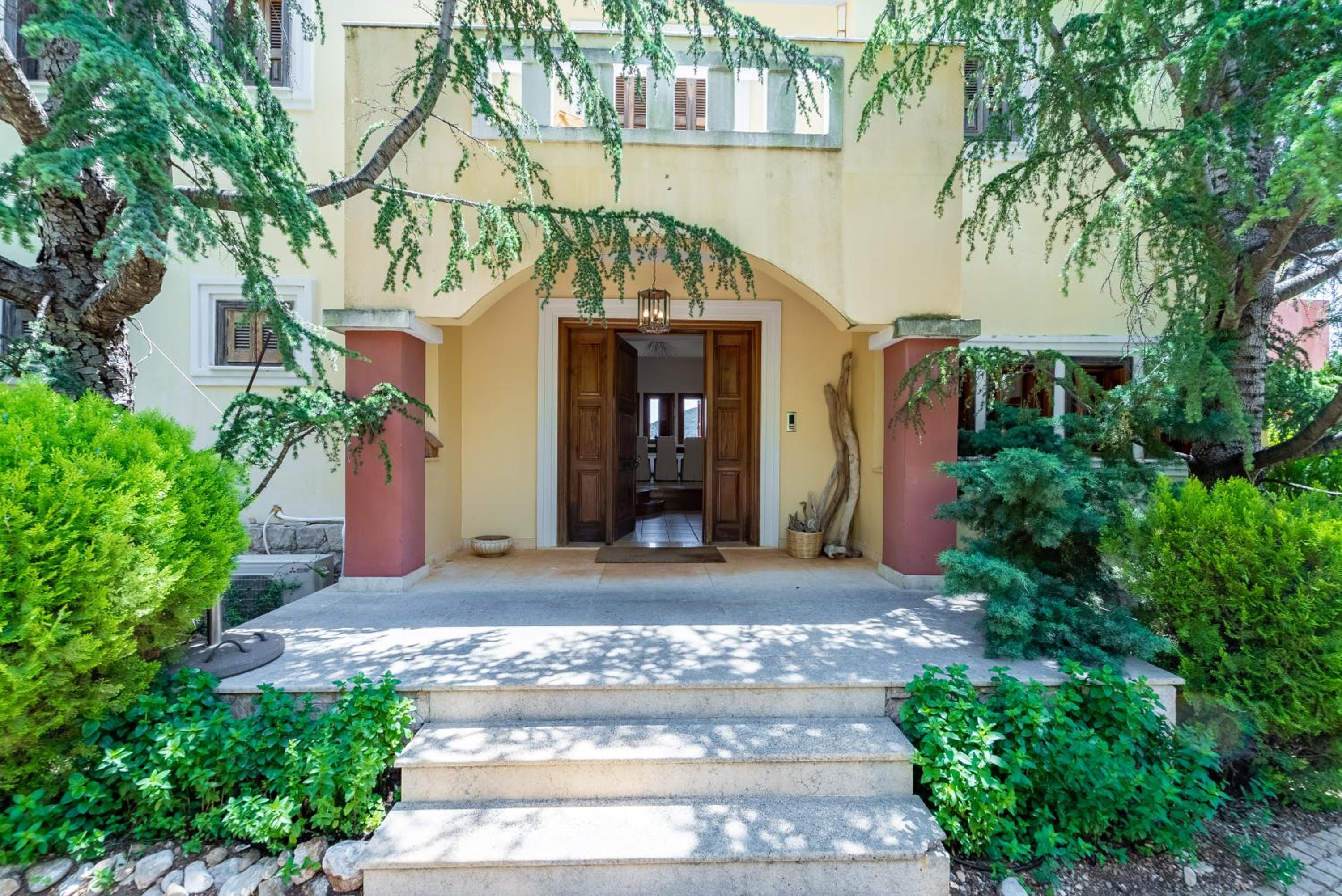 Villa Pera