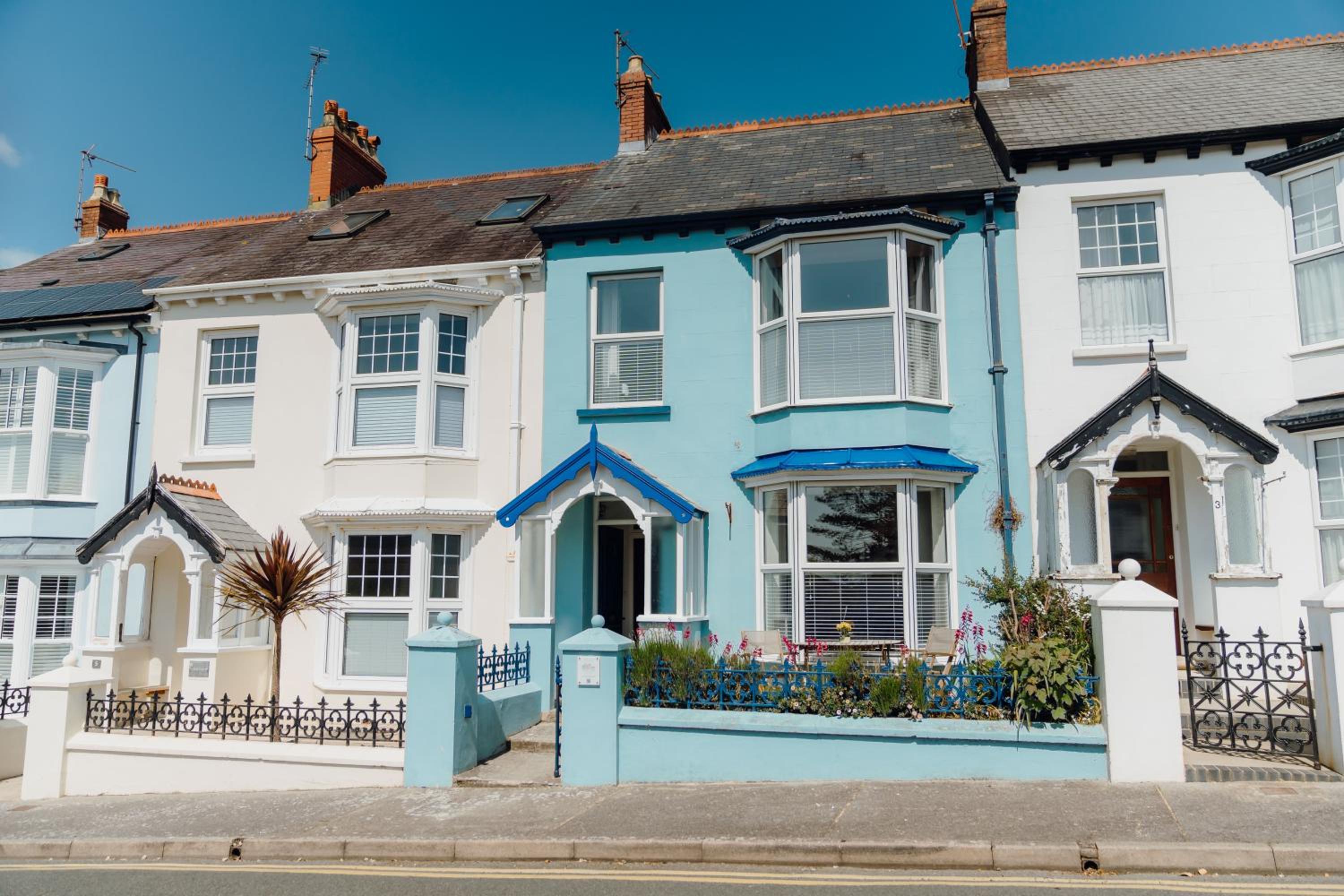 Hotel No4 Queens Parade Close To Tenby South Beach