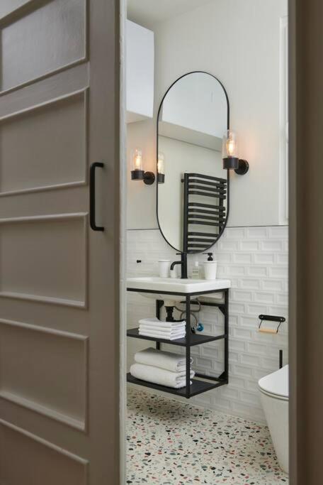 Scandinavian Art 3-BDR Apartment
