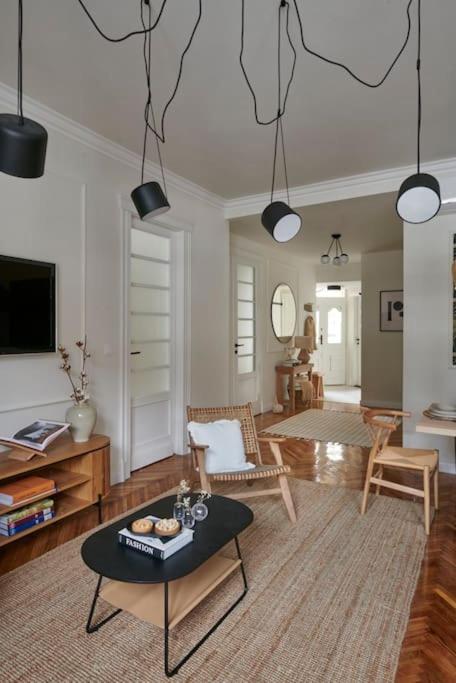 Scandinavian Art 3-BDR Apartment