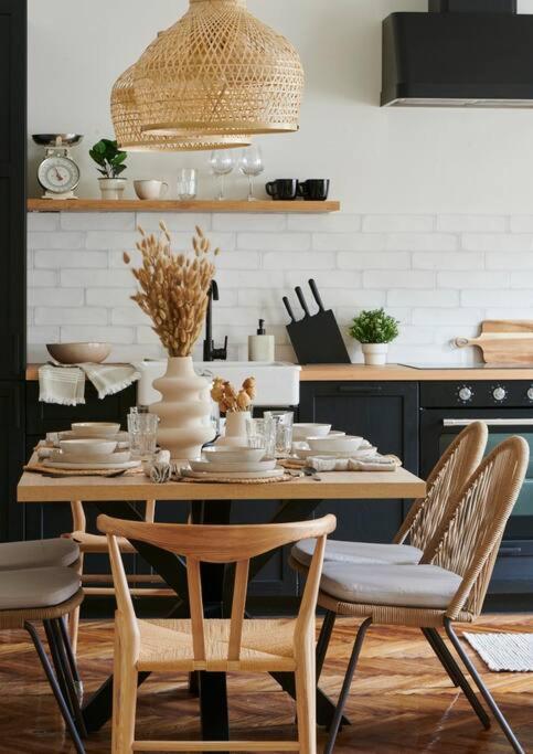 Scandinavian Art 3-BDR Apartment