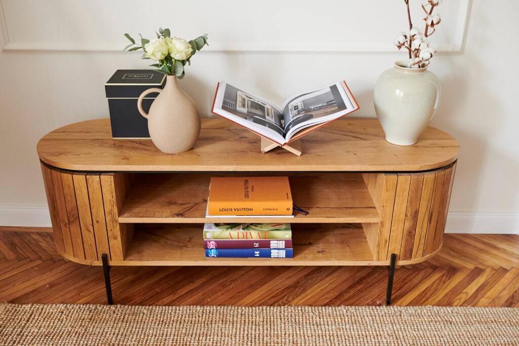 Scandinavian Art 3-BDR Apartment