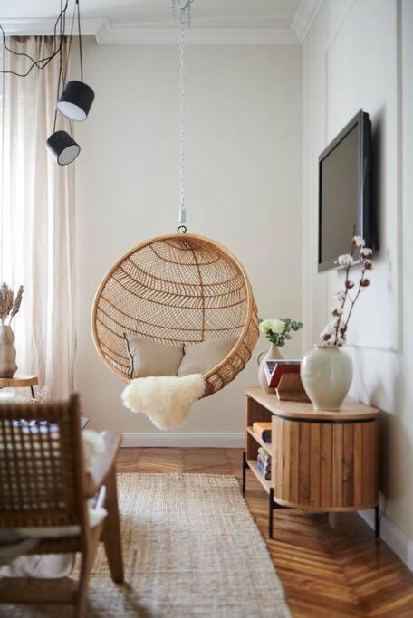 Scandinavian Art 3-BDR Apartment