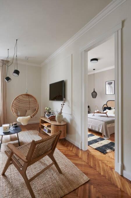 Scandinavian Art 3-BDR Apartment