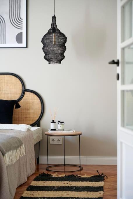 Scandinavian Art 3-BDR Apartment