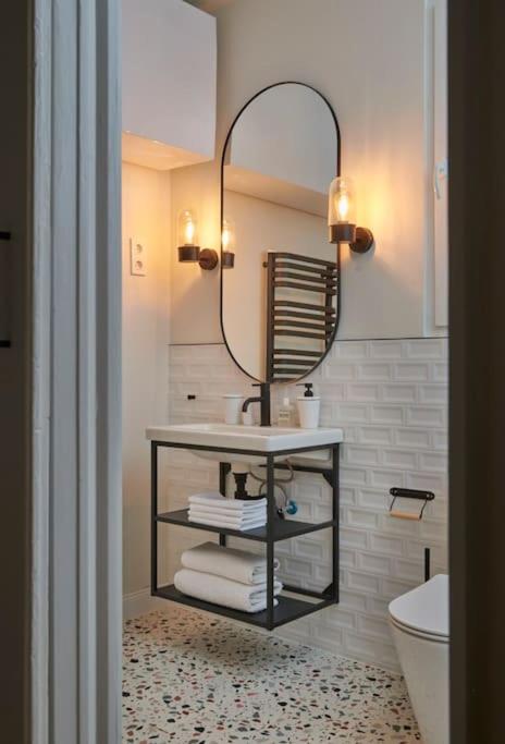 Scandinavian Art 3-BDR Apartment