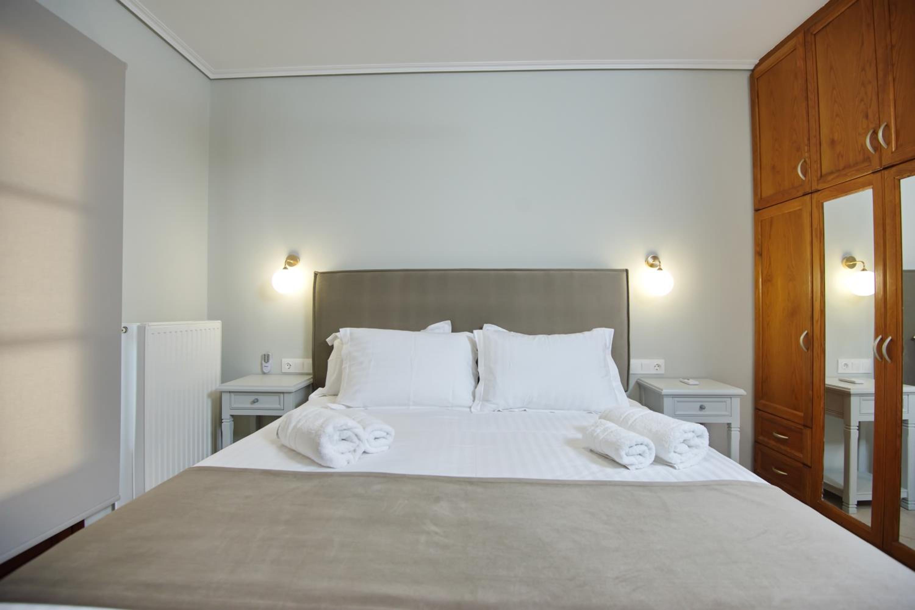 Elpida Apartments