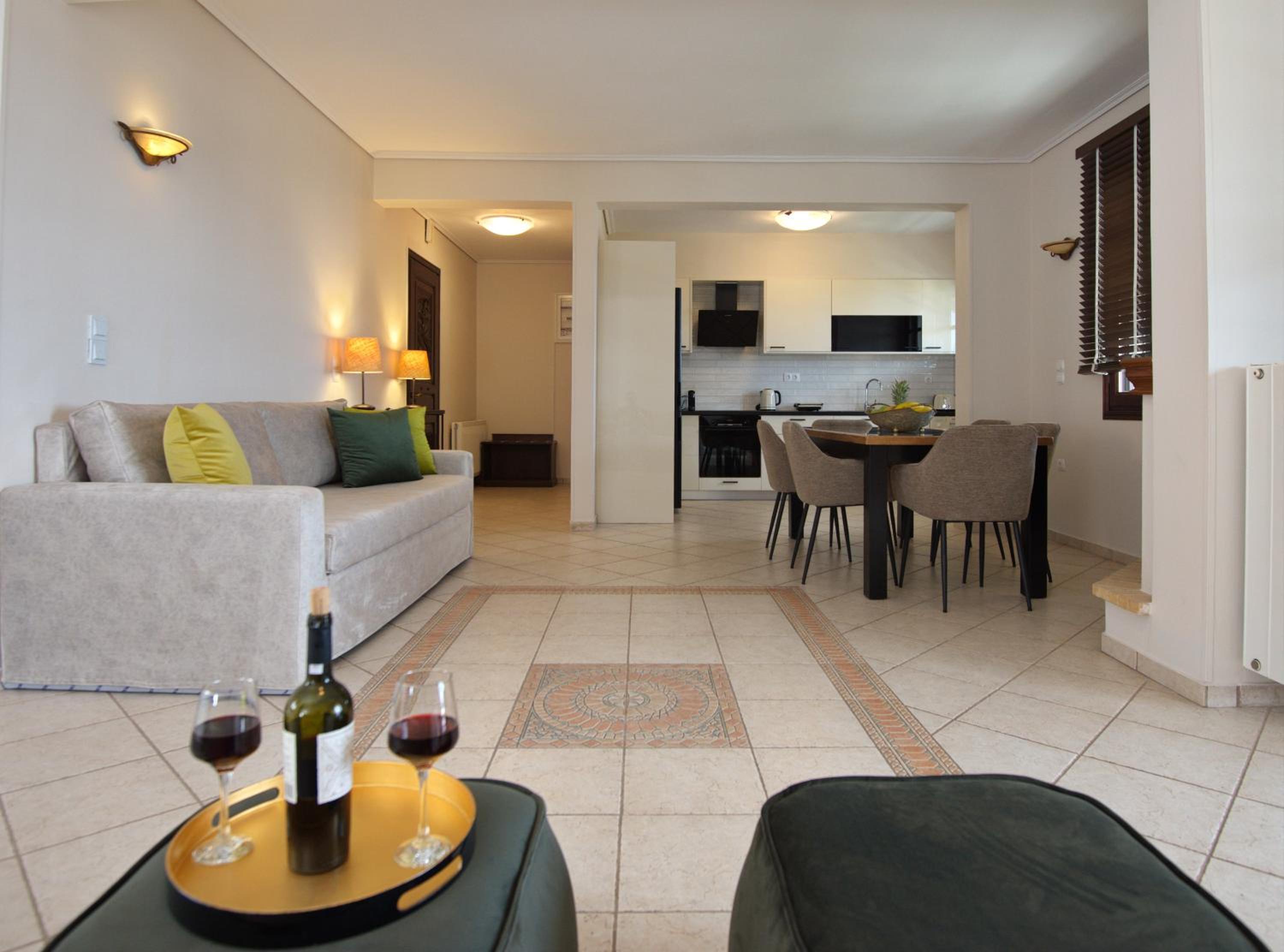 Elpida Apartments