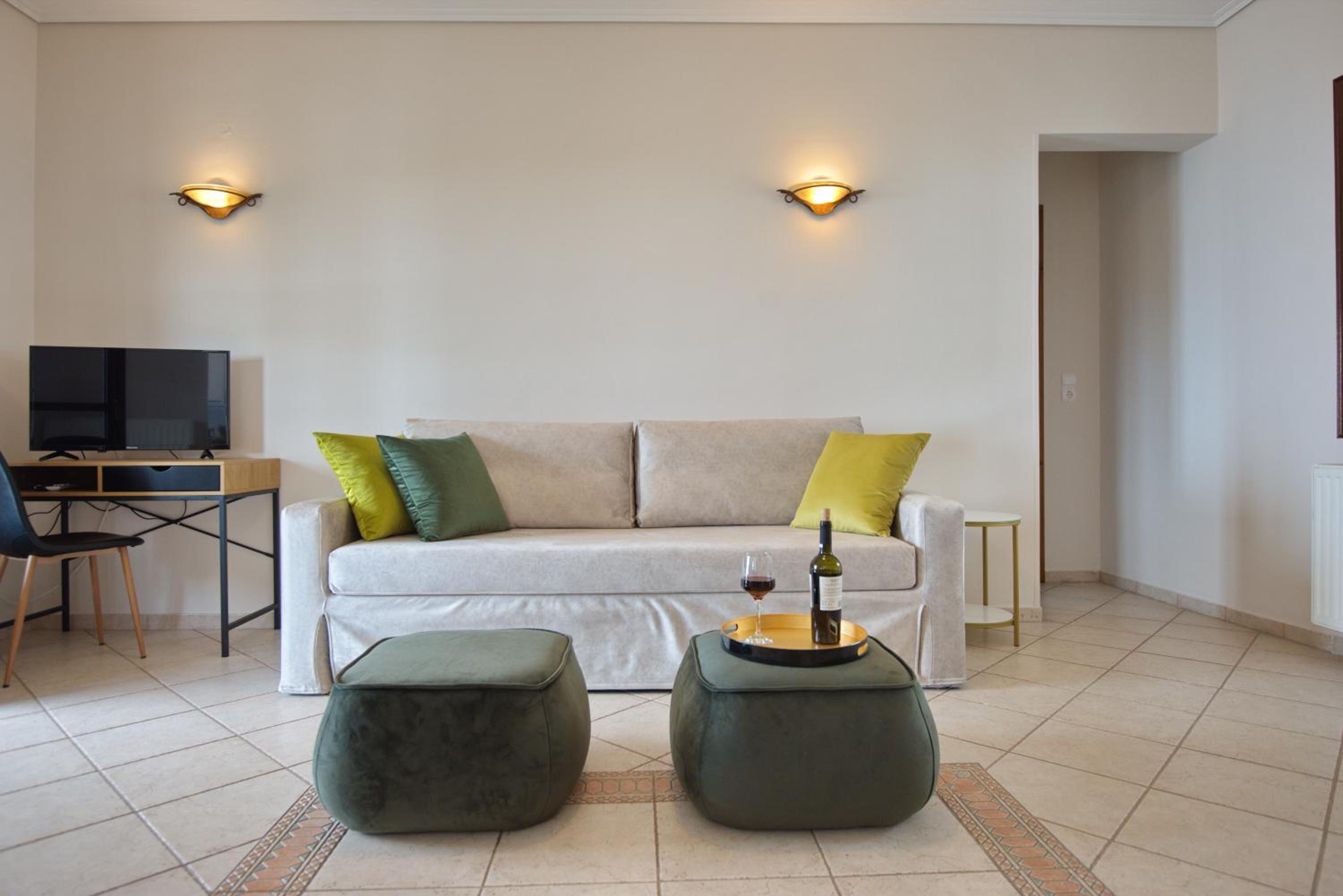 Elpida Apartments