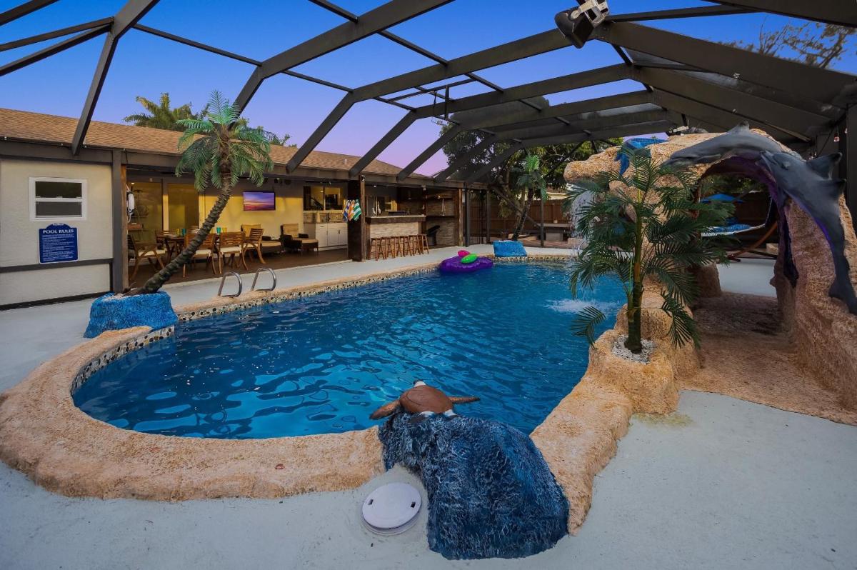 Fantasy Resort OMG PoolWaterfall outdoorKitchn Gym