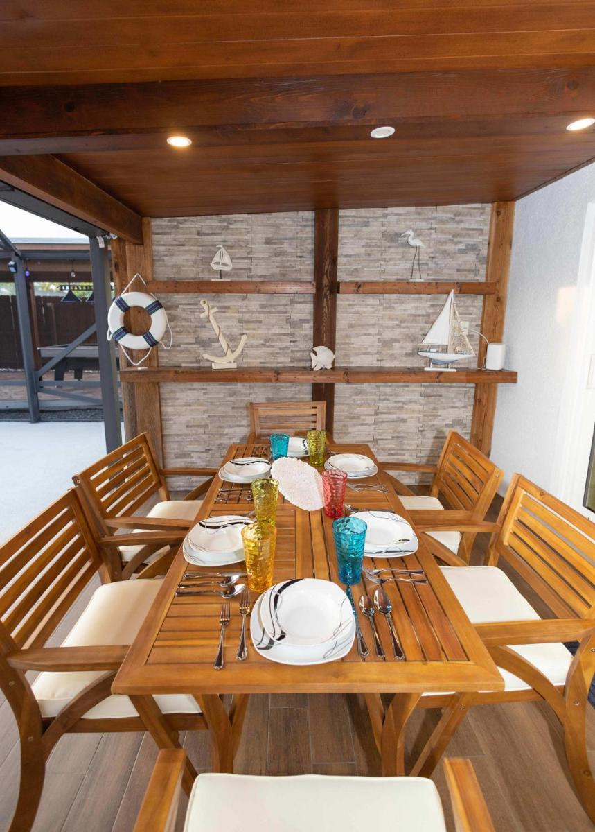 Fantasy Resort OMG PoolWaterfall outdoorKitchn Gym