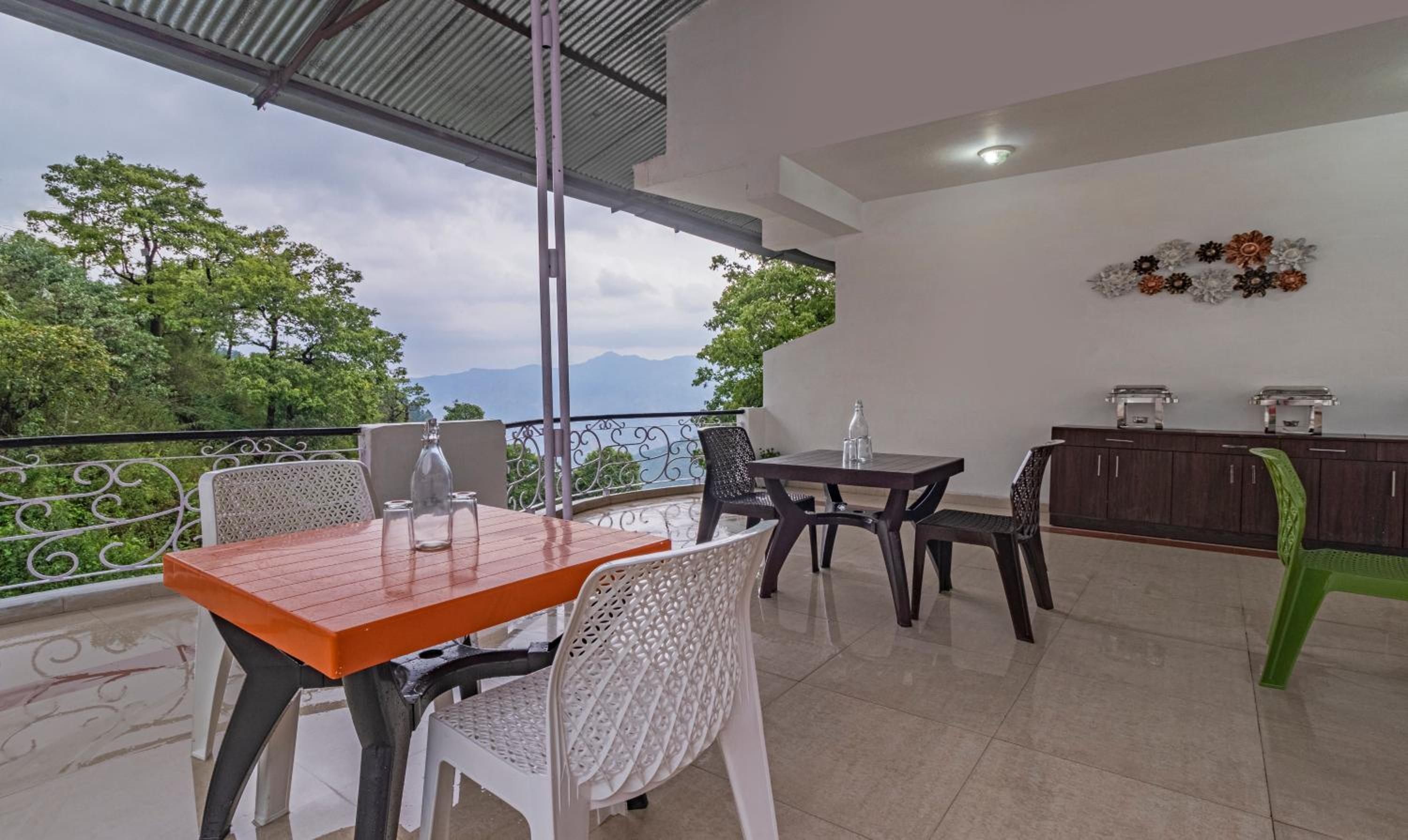 Mussoorie Vacations - Itsy Hotels Peak View, 300 Mts From Mall Road - Property Image 1