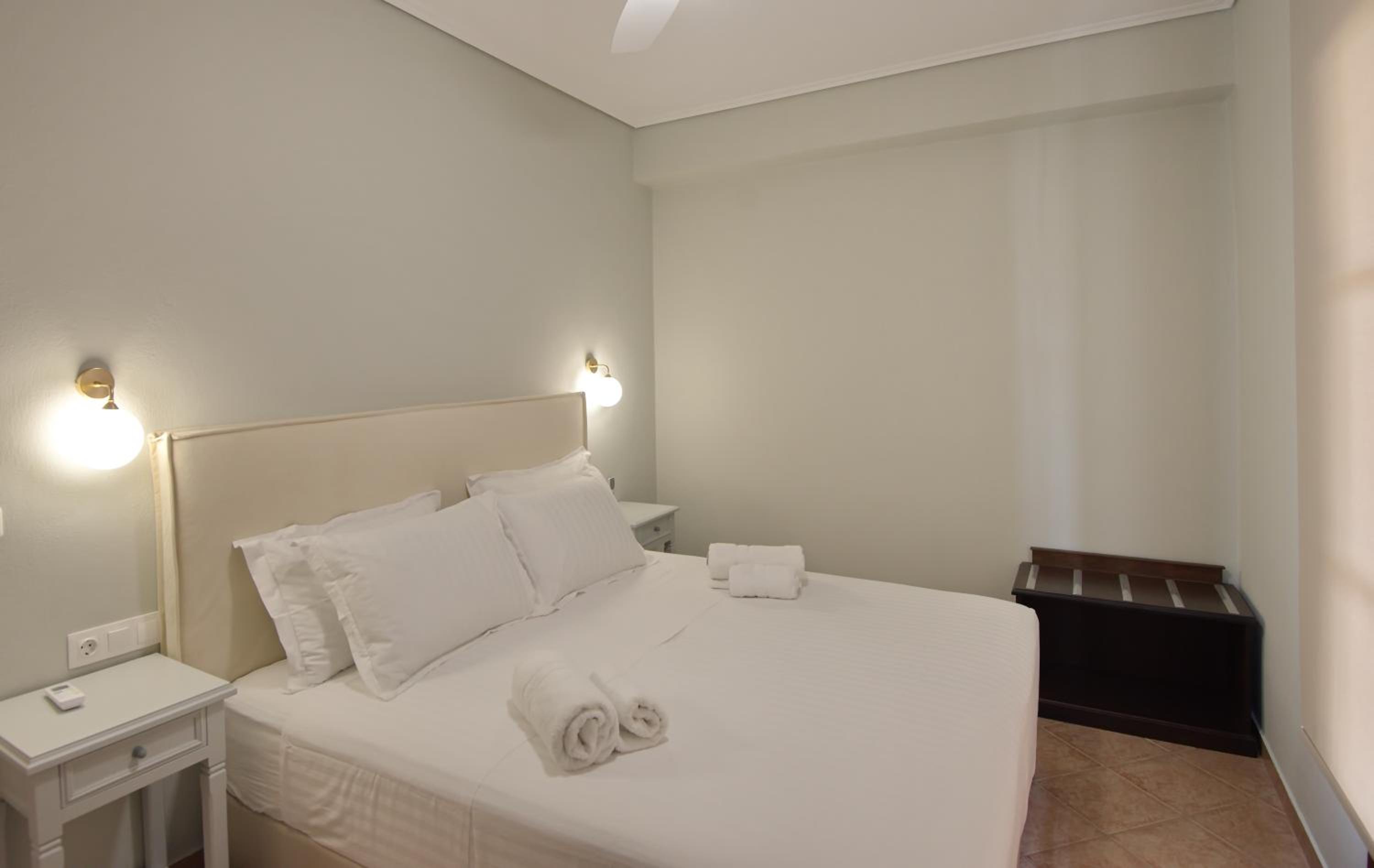 Elpida Apartments