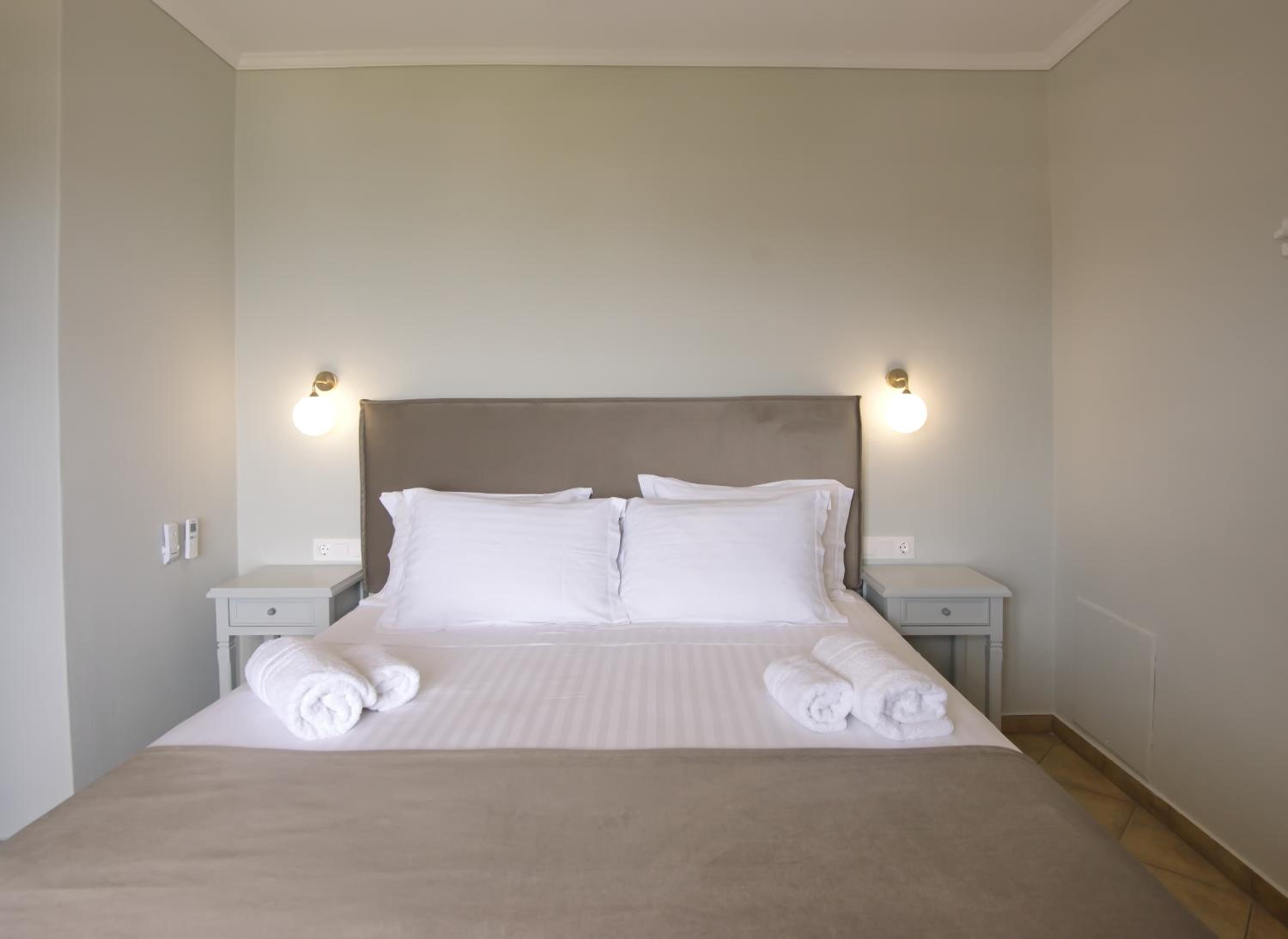 Elpida Apartments
