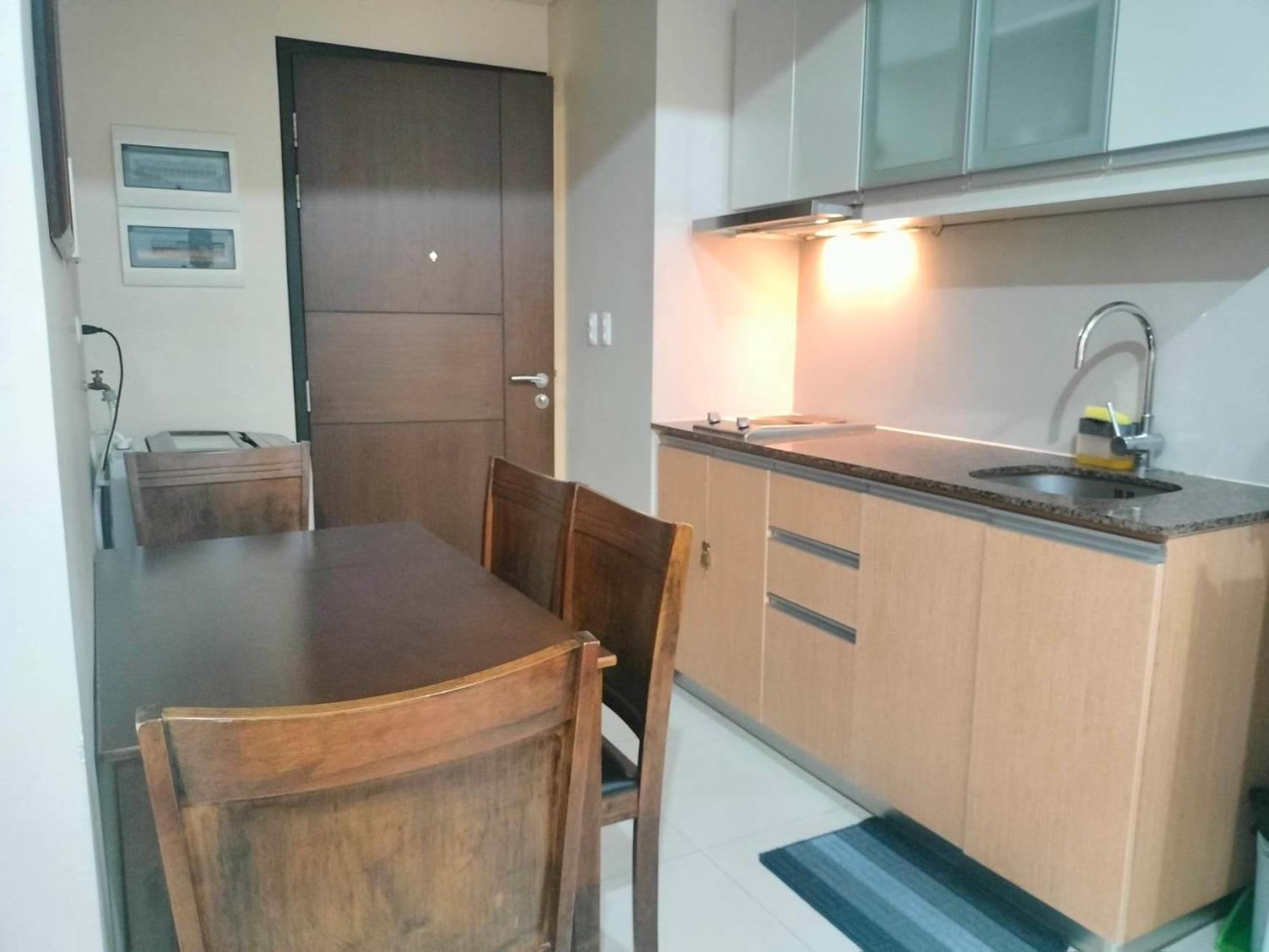 Newport City Condo near Manila Airport Terminal 3 view 2