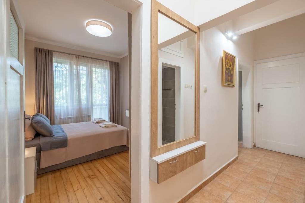 Gorgeous 2 BDRM fully equipped flat, TOP location