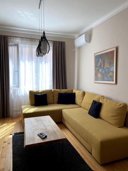 Gorgeous 2 BDRM fully equipped flat, TOP location