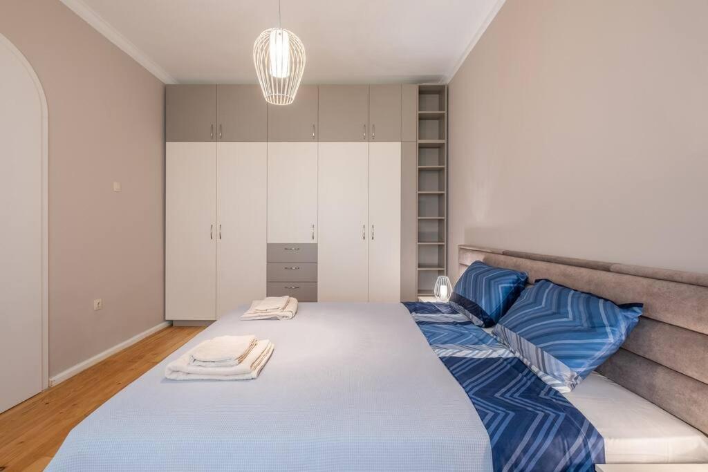 Gorgeous 2 BDRM fully equipped flat, TOP location