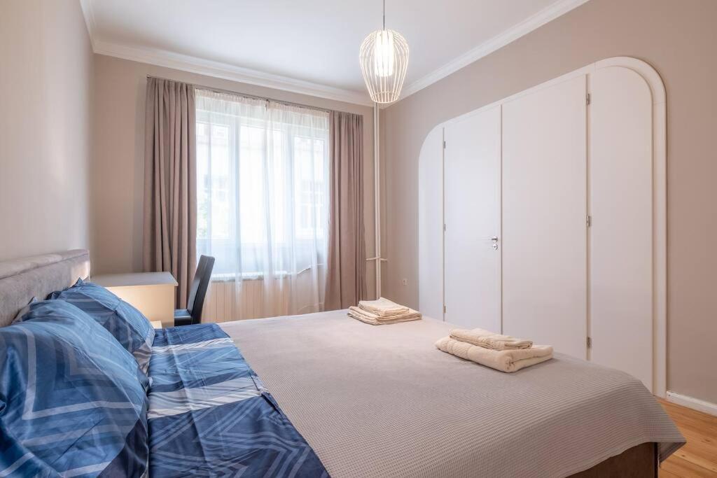 Gorgeous 2 BDRM fully equipped flat, TOP location