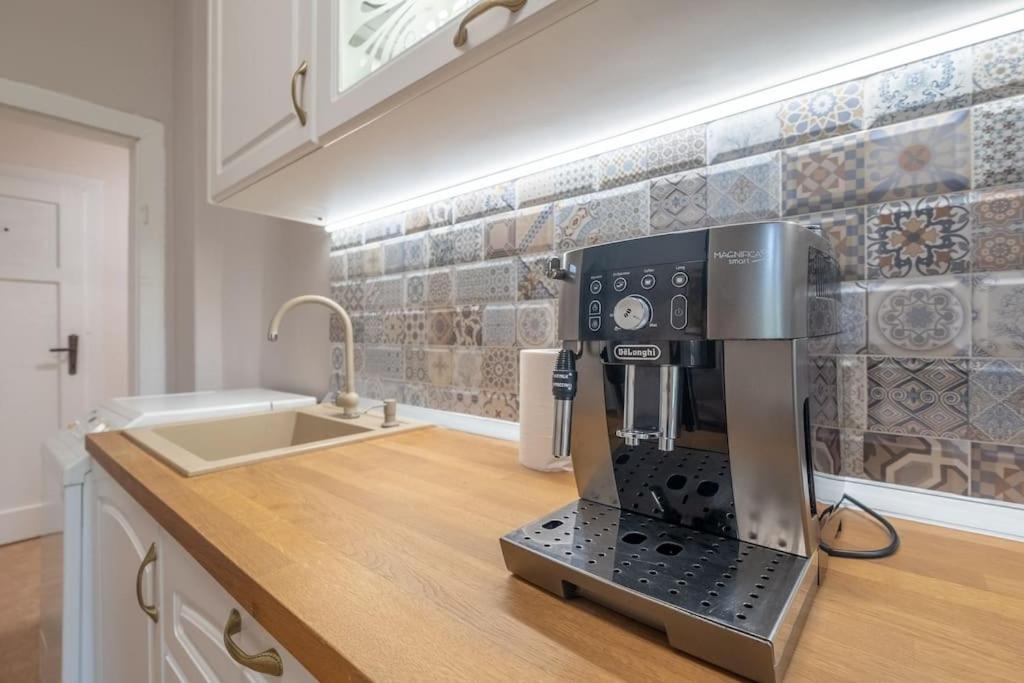 Gorgeous 2 BDRM fully equipped flat, TOP location