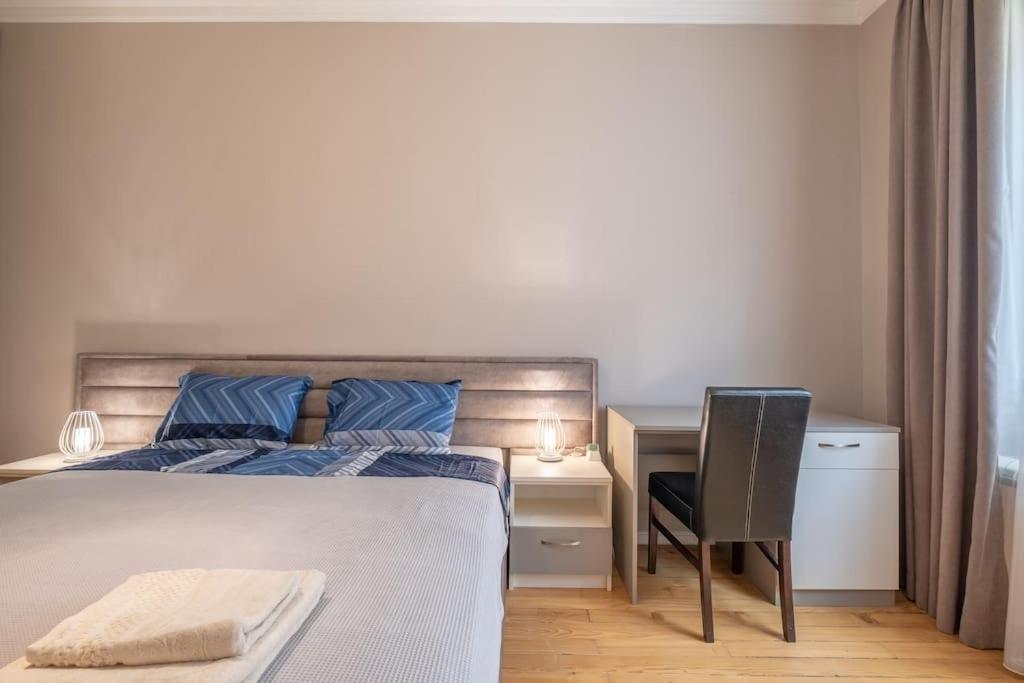 Gorgeous 2 BDRM fully equipped flat, TOP location