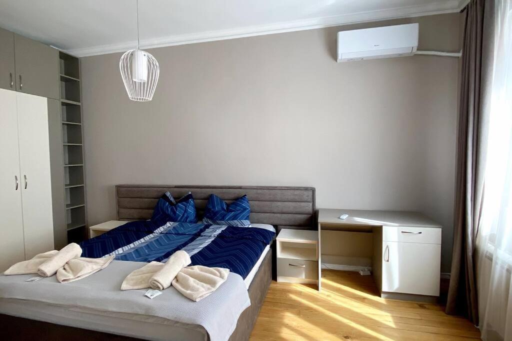 Gorgeous 2 BDRM fully equipped flat, TOP location