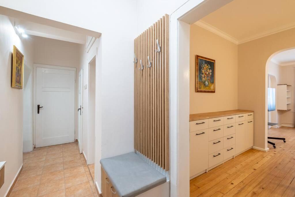 Gorgeous 2 BDRM fully equipped flat, TOP location