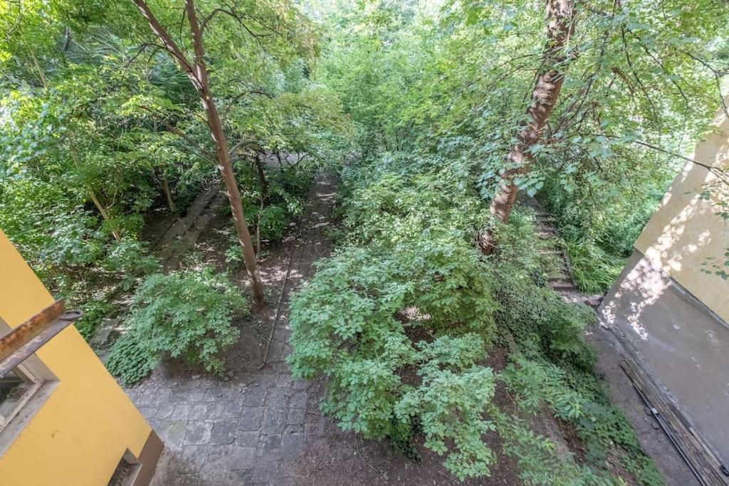Gorgeous 2 BDRM fully equipped flat, TOP location