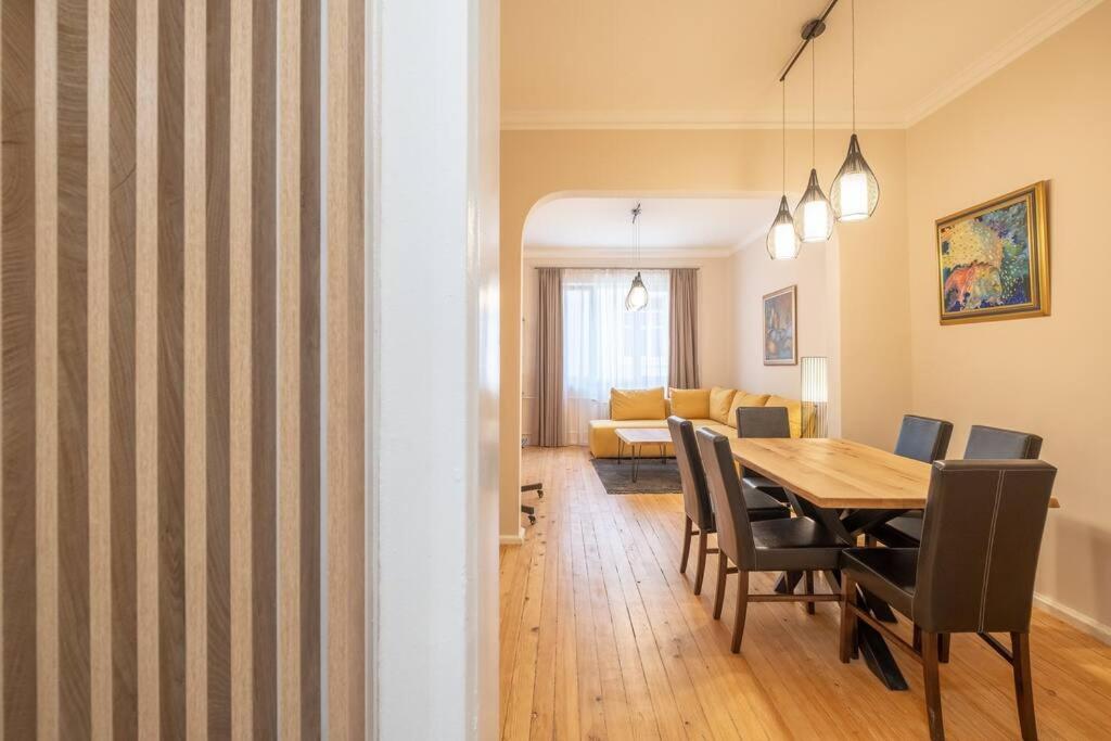 Gorgeous 2 BDRM fully equipped flat, TOP location