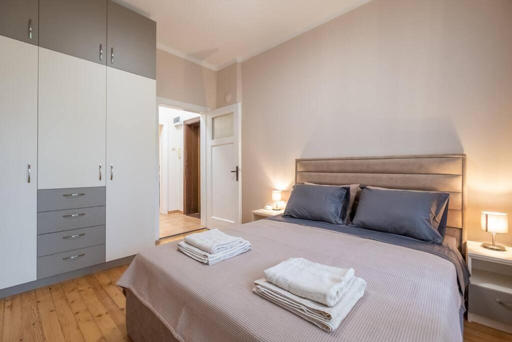 Gorgeous 2 BDRM fully equipped flat, TOP location