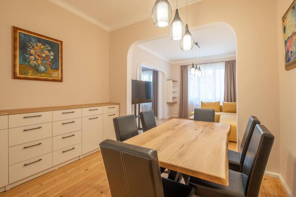 Gorgeous 2 BDRM fully equipped flat, TOP location